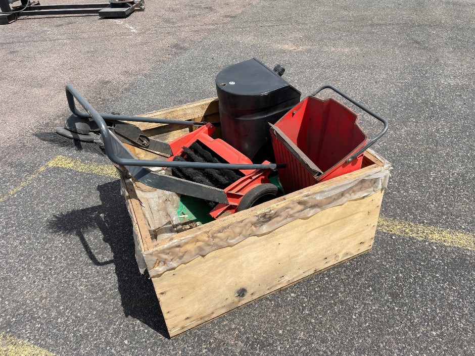 Push Sweeper Walk-Behind Floor Sweeper & Black Poly Tank