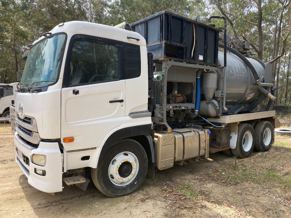 2014 Nissan UD GWB4D 6x4 Vacuum Truck