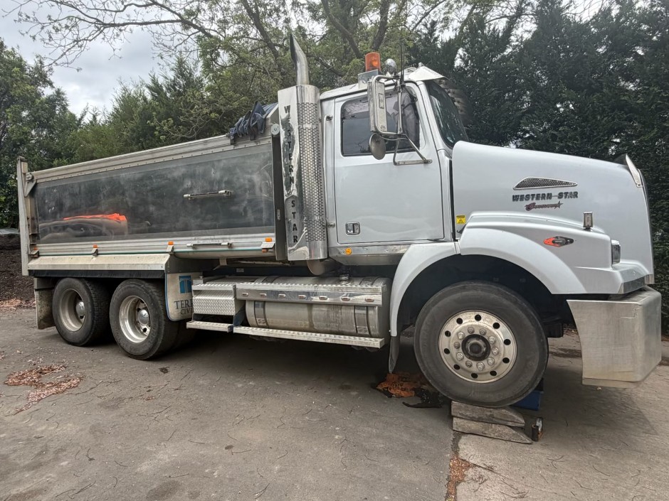 Western Star 5800SS    Tipper