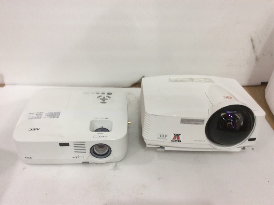 Mitsubishi WD390U-EST Projector + NEC NP510 Projector