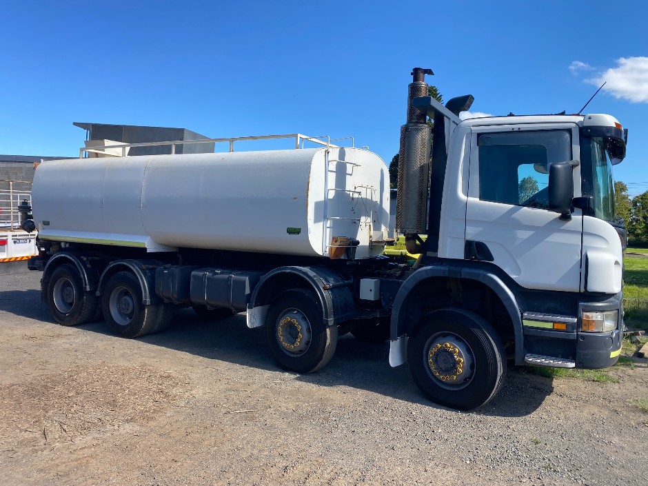 2006 Scania P380 8x6 Water Truck