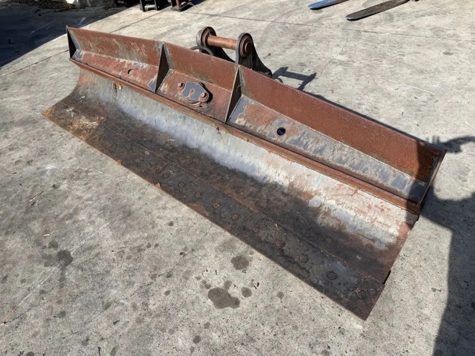14 Tonne Tilt Grader Blade, 65mm Pins