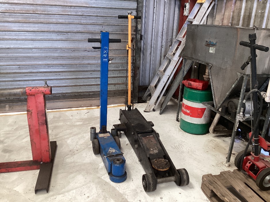 Pneumatic Trolley Jacks x2