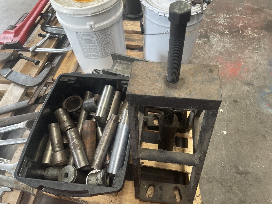 Manual Screw Press, Drill Press Vice and Sundry Items