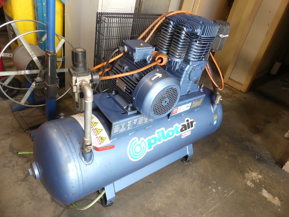 Pilot Air K25/21 Air Compressor