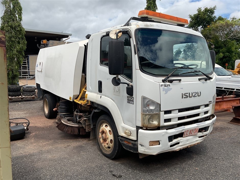 2009 Isuzu FH 4 x 2 Sweeper Truck