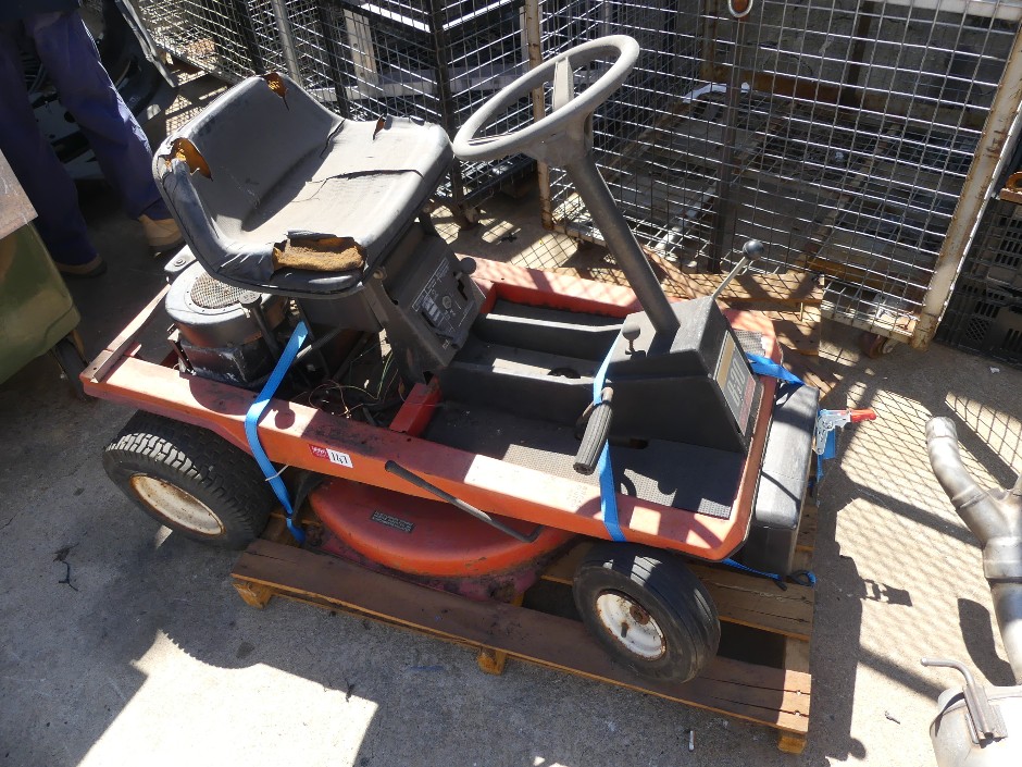 830 Electric Start Ride On Mower