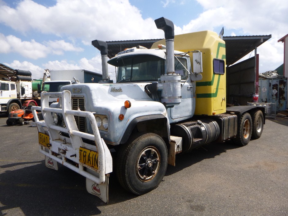 1981 Mack R Model 6x4 Prime Mover