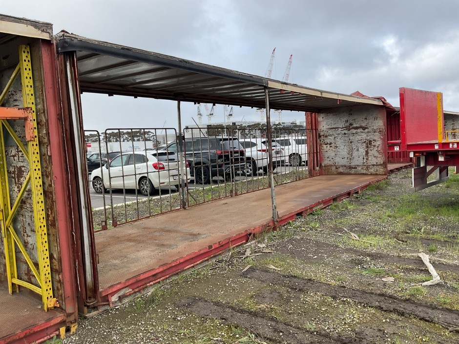 1993 Freighter 40 ft Rail Tautliner (no curtains)