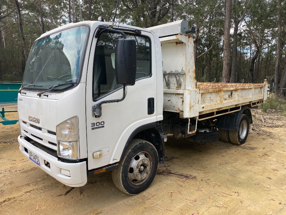 2008 Isuzu NPR300  Medium 155 4x2 Tipper