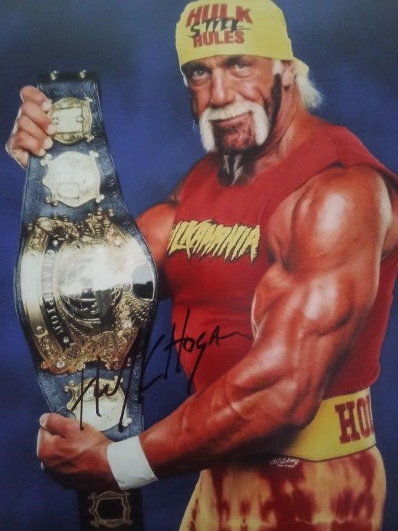 HULK HOGAN SIGNED WRESTLING PHOTO