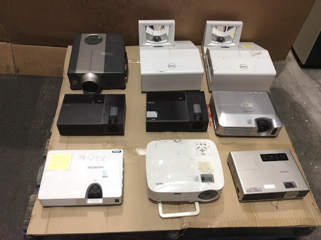 DELL&Hitachi CP-X250/CP-X3020&NEC Mixed Brand and Model Projector Lot of 9