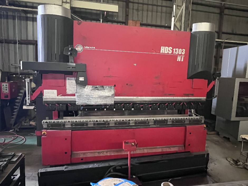 2010 Amada HDS-1303NT Press Brake