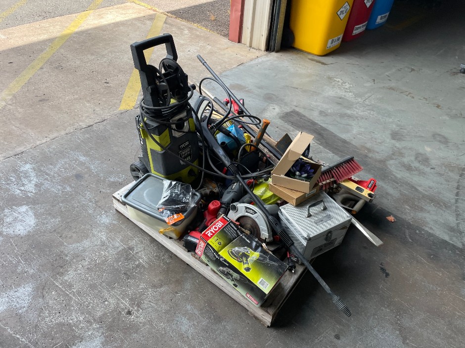 Pallet of Assorted Hand/Power Tools