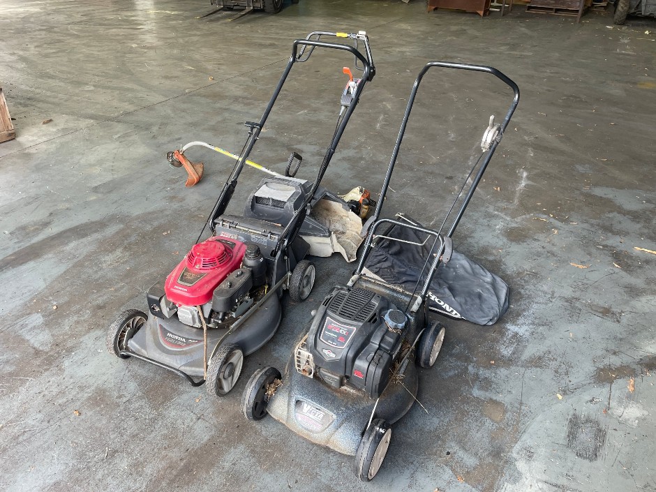 2 x Lawn mowers & Stihl Whipper Snipper