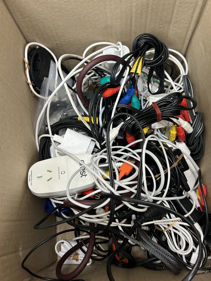 Quantity of Assorted charging cords, plugs & adaptors
