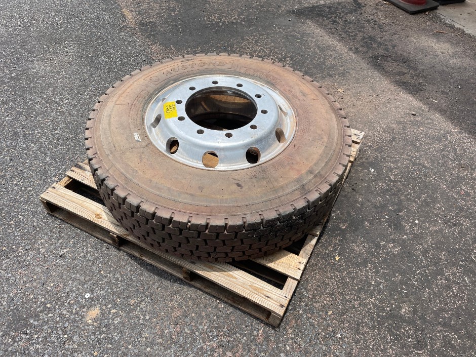 Truck Rim And Tyre Alloy 10 Stud Drive Tyre