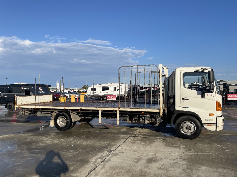UNRESERVED - 2017 Hino 500 FC 1022 4x2 Tray Truck