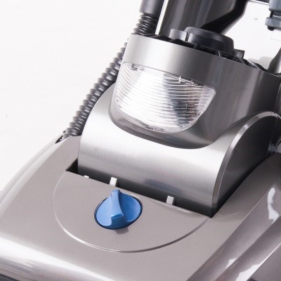 vacuums with self cleaning brushroll