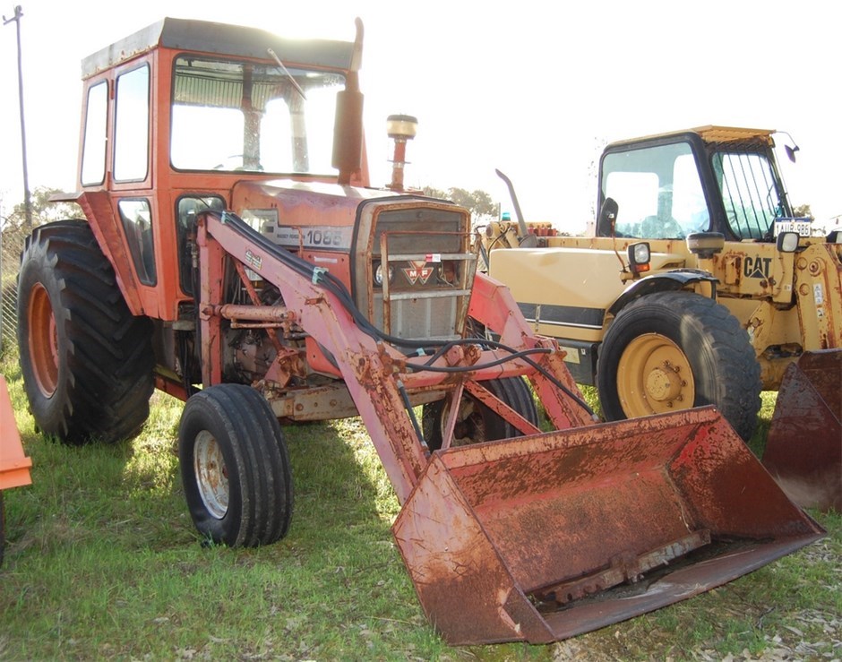 Massey Ferguson Model 1085 4x2 Tractor / Front End Loader Auction (0298