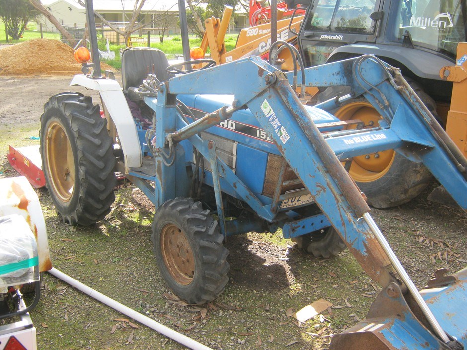 Tractor, Ford 1520, 4WD, with front end loader, with 3 point linkage Auction (00273007376