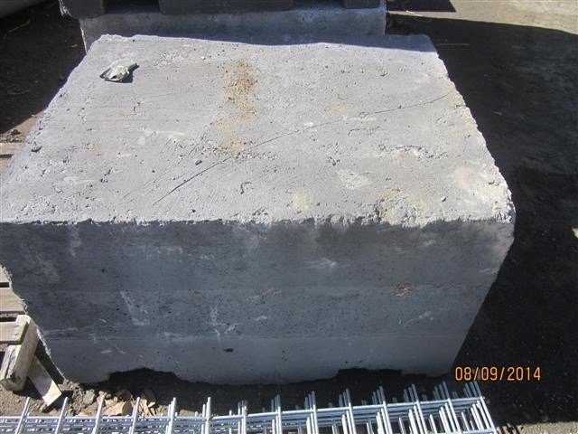 Concrete Kelly block, approx 1m sq, 3 unit with lifting pin, Auction ...