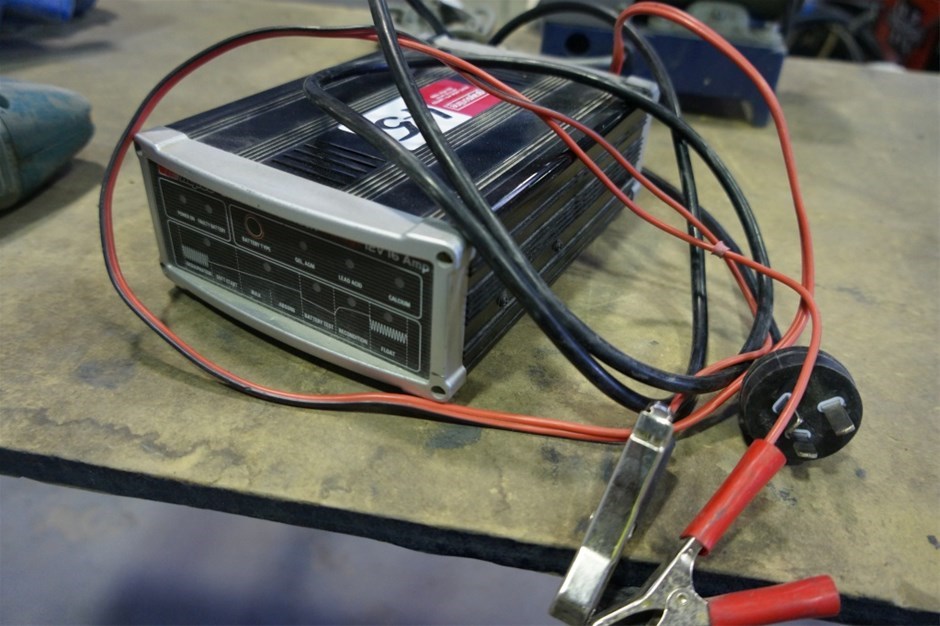 Battery charger, Repco, Model NS12V16A, 7 stage 12V 16A, 240V plug in