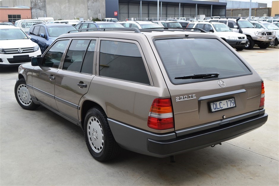 1987 Mercedes Benz 230TE W124 7 Seater, 310,528, Automatic Auction ...