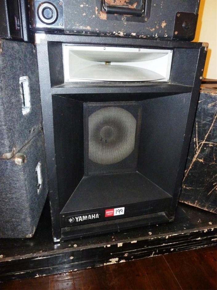 Speaker 18`` + Horn Yamaha model S4115H. Speaker. (Location AX 3
