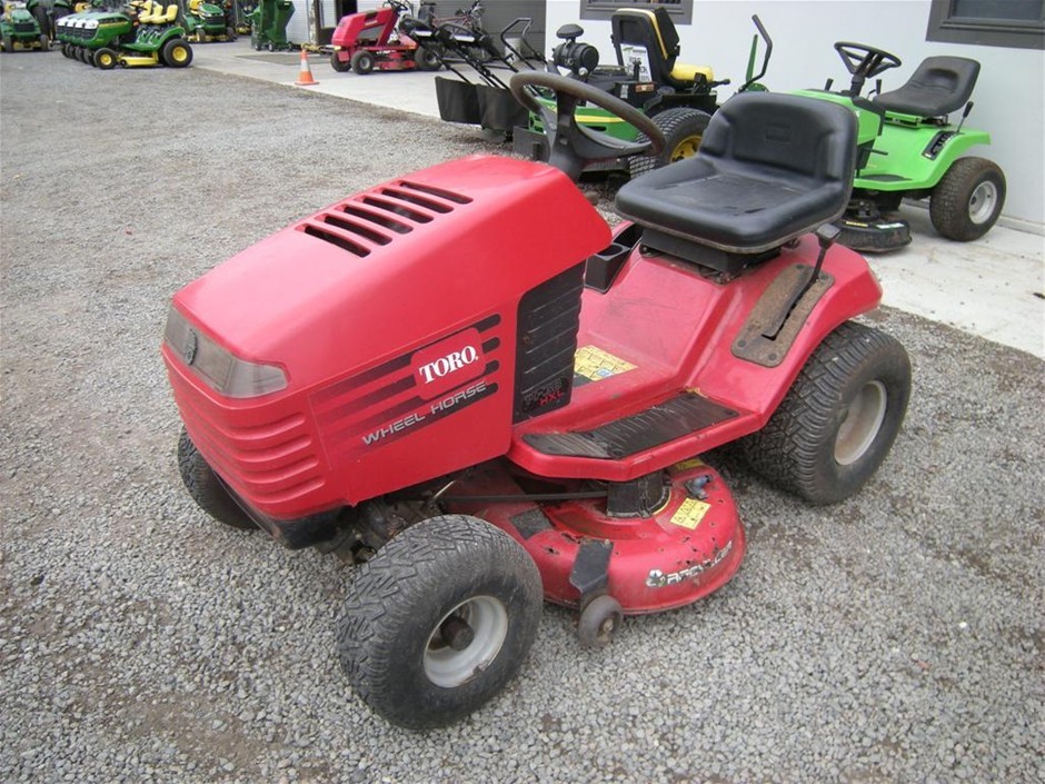 Toro 14/38 HXL riding Lawn Tractor, 14.5 hp Briggs eng, 38” side discharge Auction (00075002380