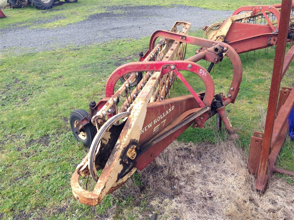 New Holland hay rake, Rolla 57, PTO Auction (00333012131