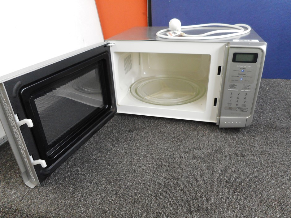 Sharp Carousel R-230J 800W Microwave Oven Auction (0078-5037072