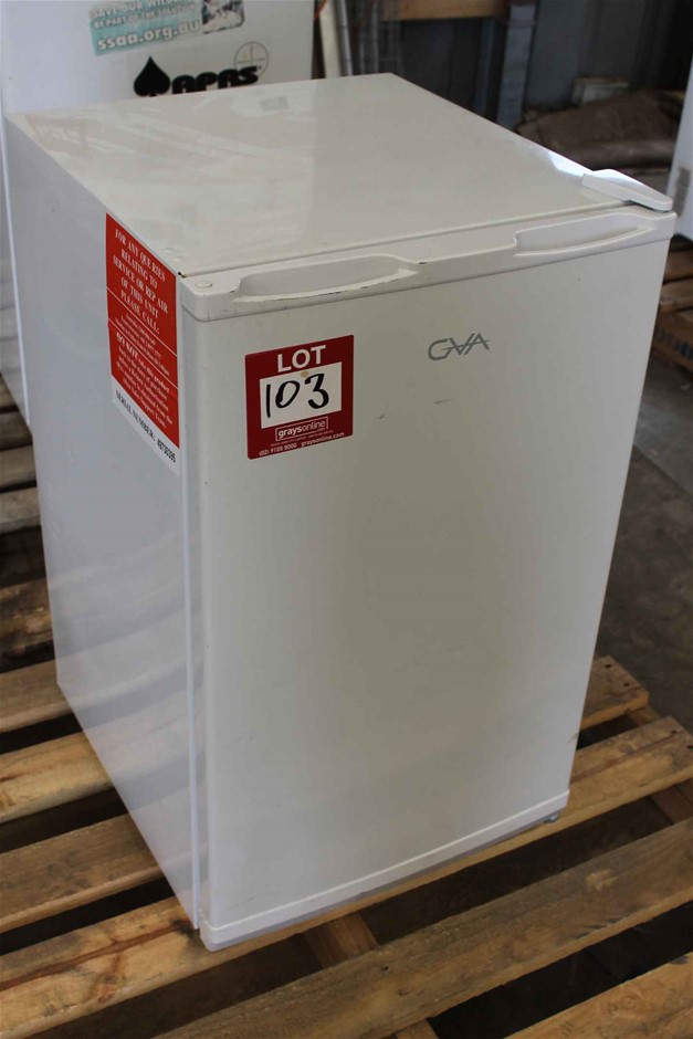 GVA Freestanding Upright Dual Door Refrigerator/Freezer Auction (0103 ...