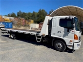 2017 HINO FD 500 1124 4 x 2 Tilt Tray Truck