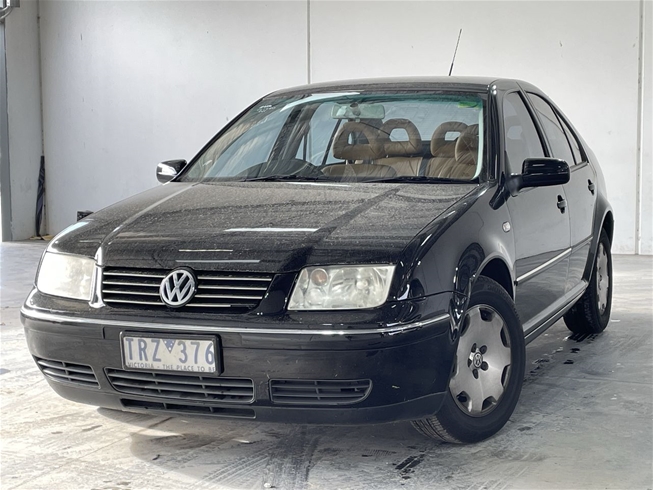  Volkswagen Bora.  Subasta de sedán automático 1J (
